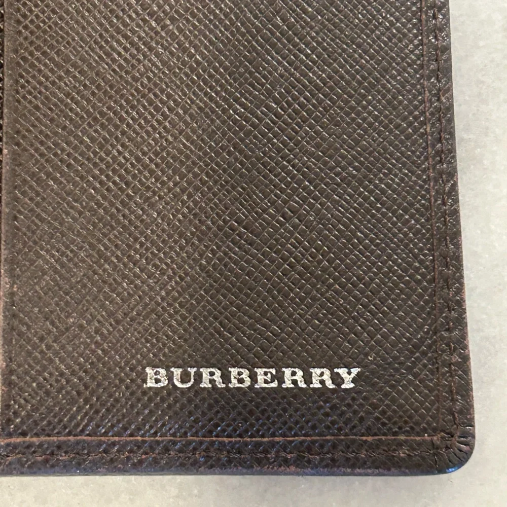 Burberry excellent pre